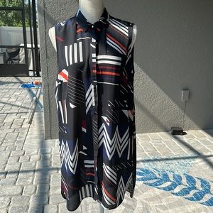 Long sleeveless top. Hi/low